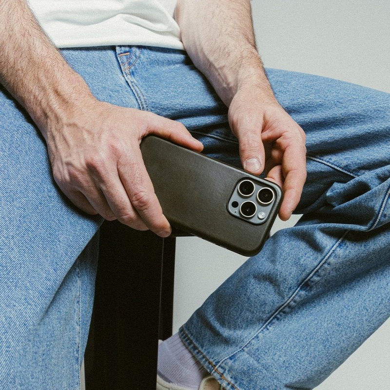 Modern Leather Case for iPhone 16 Series (Horween)