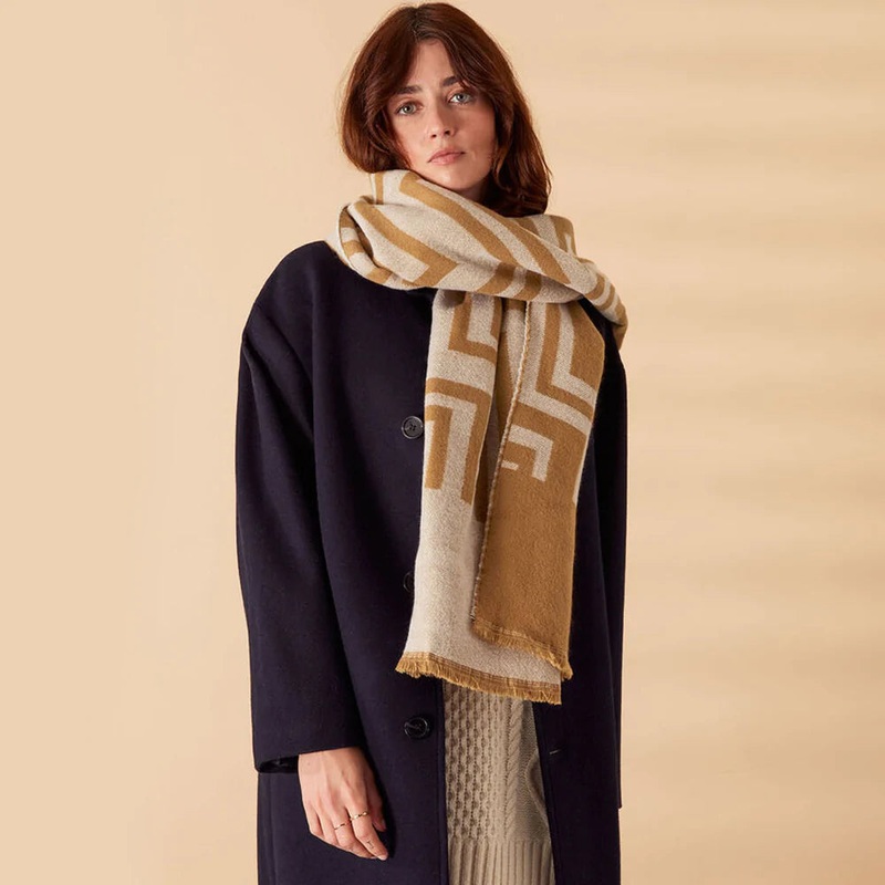 Accessorize London Women's Camel Firenze Geo Supersoft Blanket