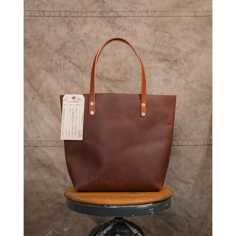 1621 Oak Tote with 7 Handles