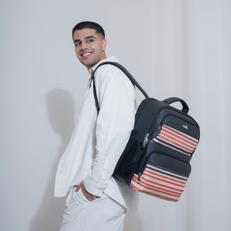 Qutub Stripes Men's Pro Backpack
